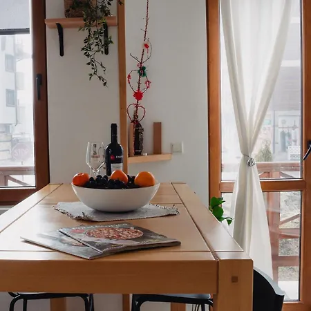 Four Seasons Apartment *