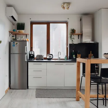 Four Seasons Apartment *