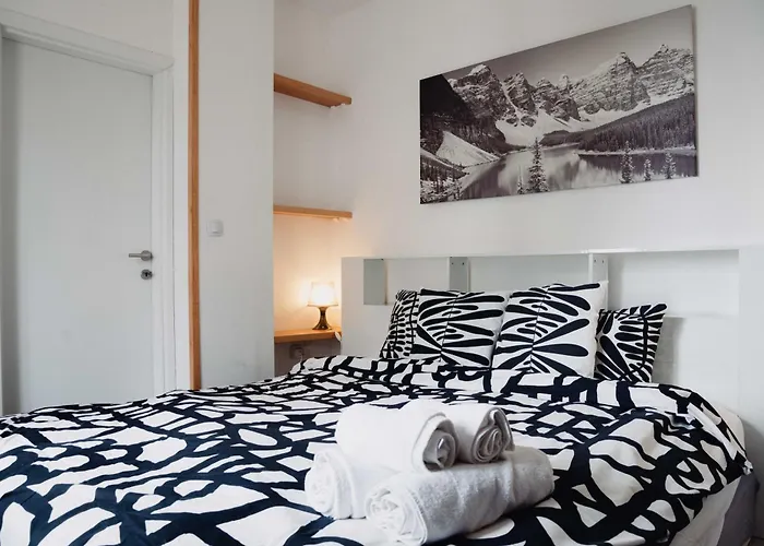 Seasons Банско